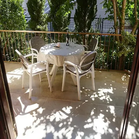 Modern With Private Patio, Bbq, And Close To - Two Bedroom