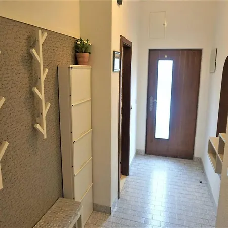 Modern With Private Patio, Bbq, And Close To - Two Bedroom Apartment Trogir