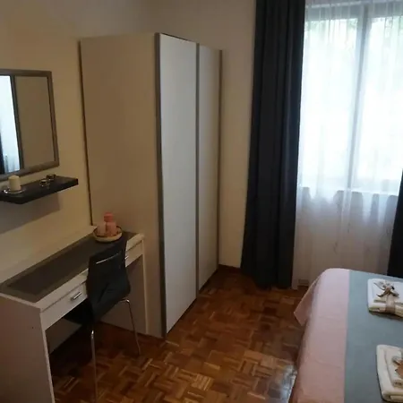 Modern With Private Patio, Bbq, And Close To - Two Bedroom Apartment