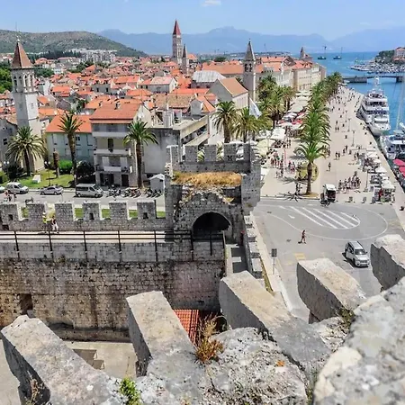 Modern With Private Patio, Bbq, And Close To - Two Bedroom * Trogir