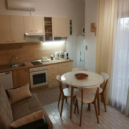 Modern With Private Patio, Bbq, And Close To - Two Bedroom Apartment